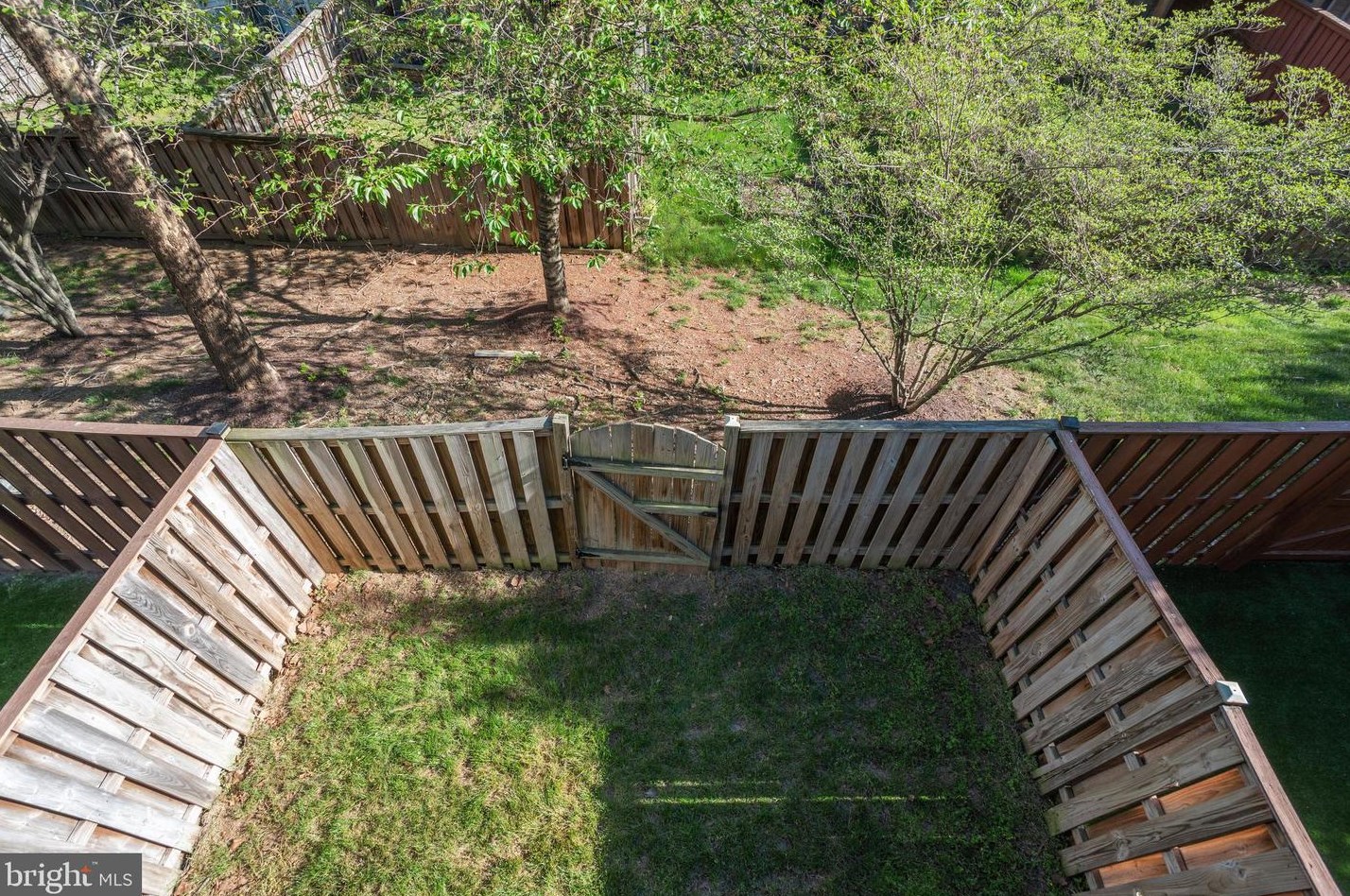 42489 Magellan Sq, Ashburn VA  20148-5609 exterior