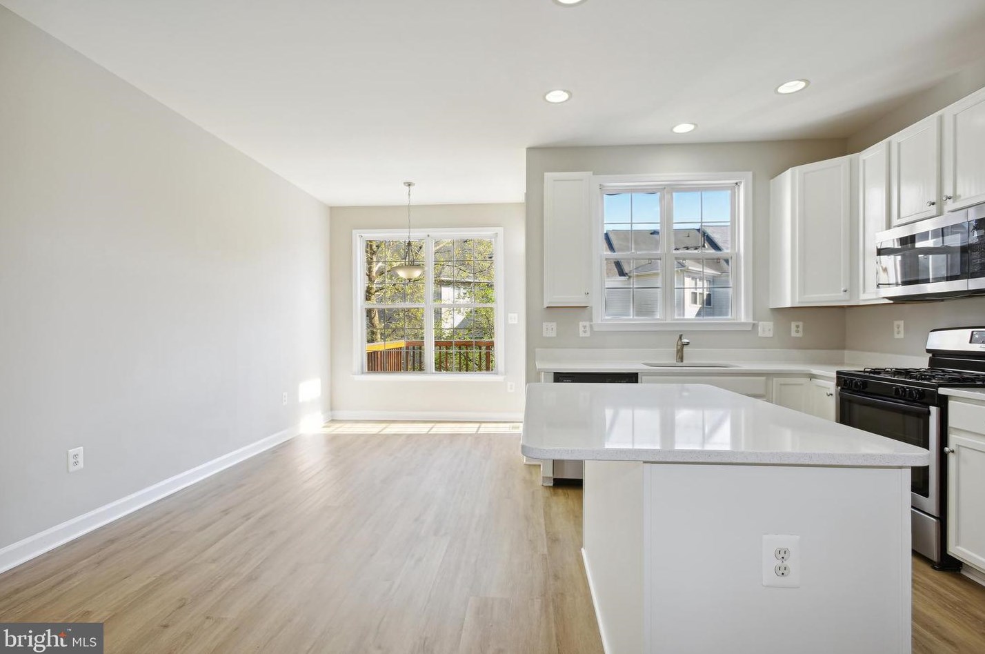 42489 Magellan Sq, Ashburn VA  20148-5609 exterior