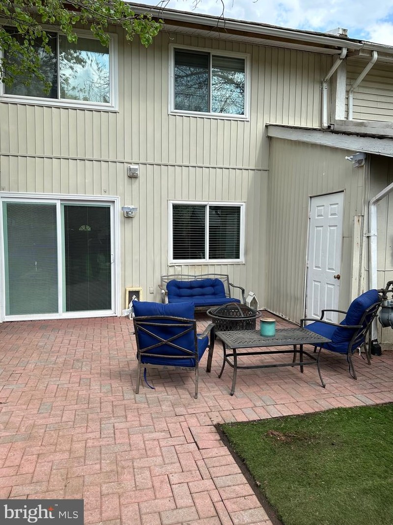 242 Greenfield Ct, Dulles, VA 20164-1235