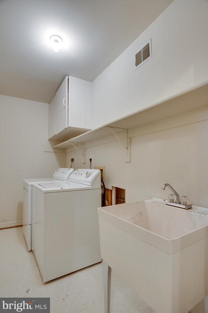 46523 River Meadows Ter, Dulles VA  20165-7217 exterior