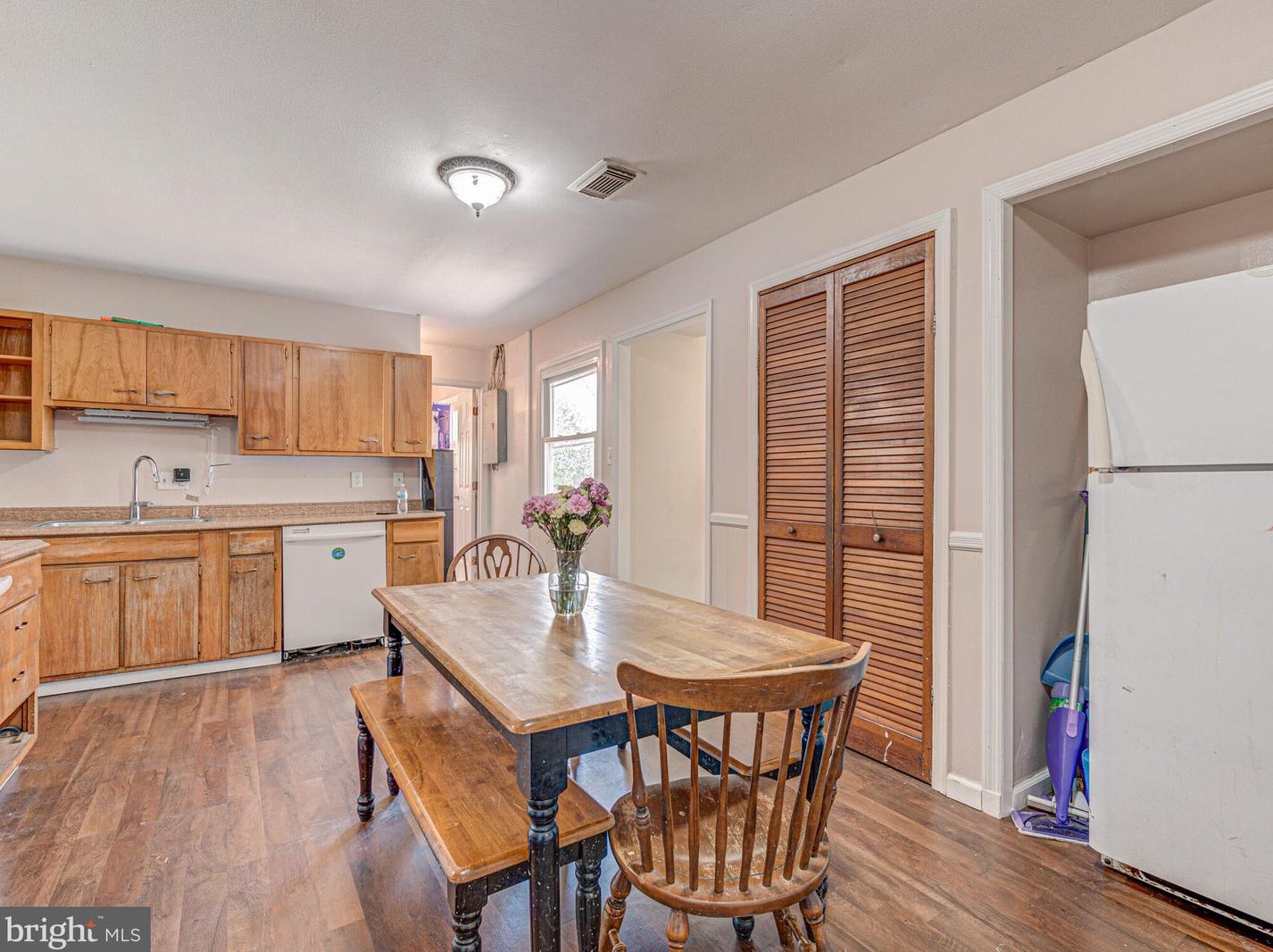 204 Joshua Ct, Dulles VA 20164-4622 exterior