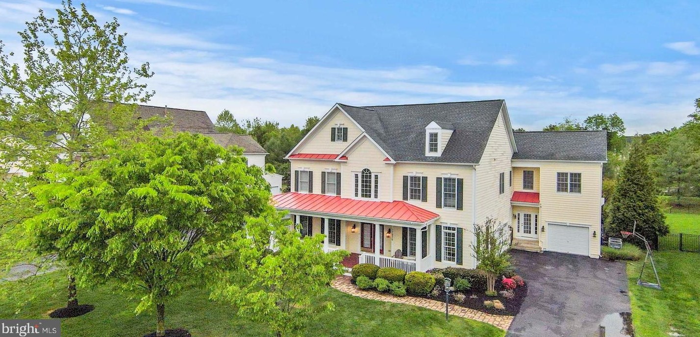 22070 Auction Barn Dr, Ashburn, VA 20148-4110