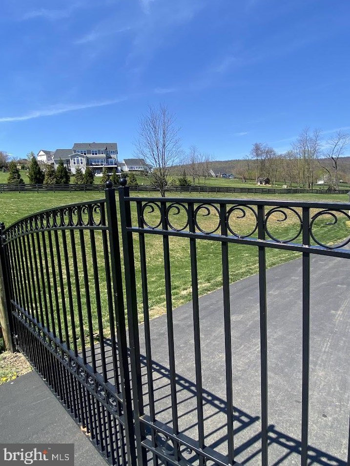 35184 Dundee Ct, Round Hill, VA 20141