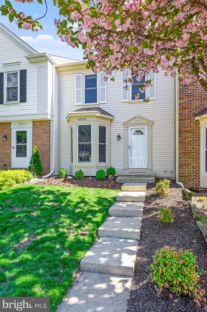 43876 Laburnum Sq, Ashburn, VA 20147-5447