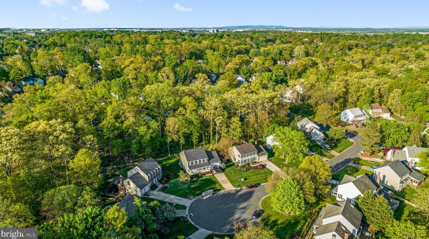 6 Crisswell Ct, Dulles VA exterior