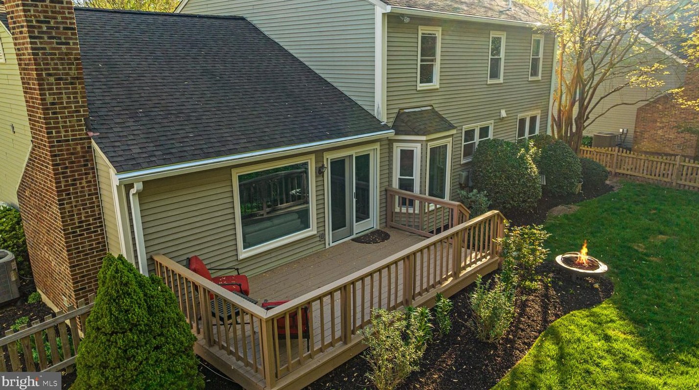 6 Crisswell Ct, Dulles VA exterior