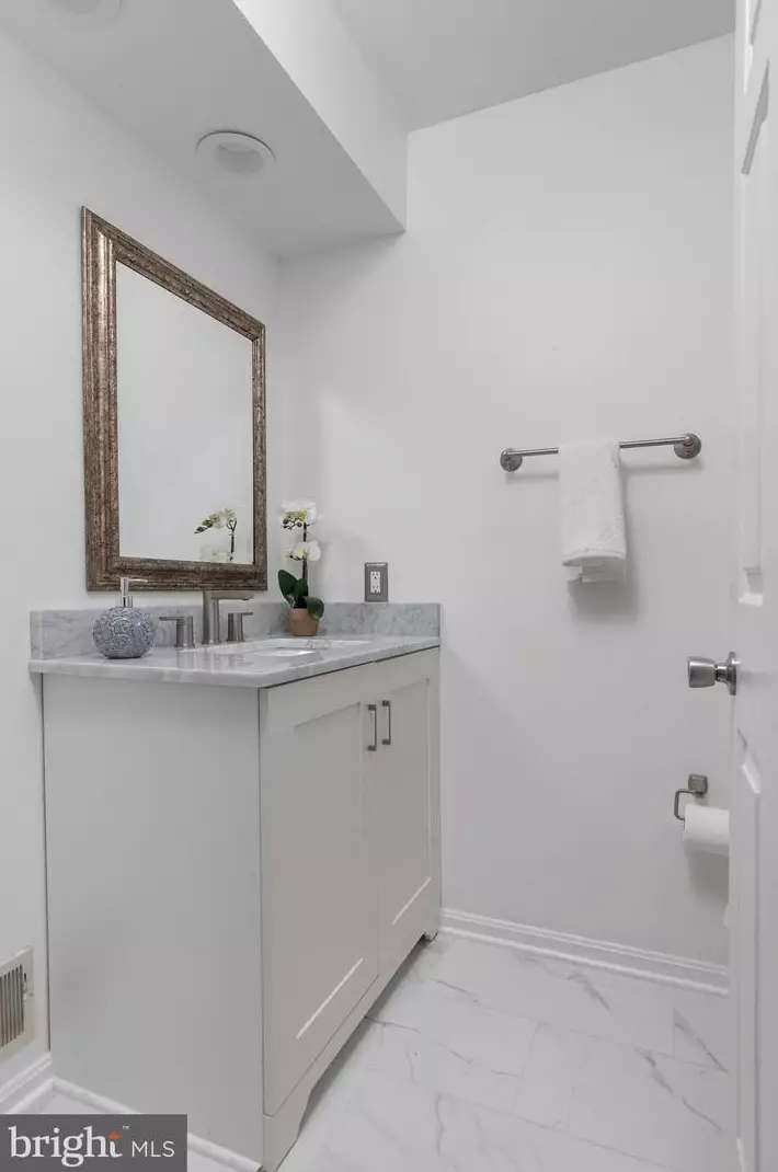 6 Crisswell Ct, Dulles VA exterior