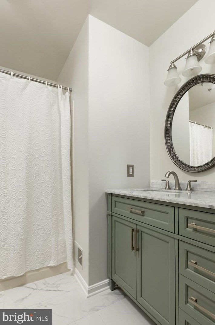 6 Crisswell Ct, Dulles VA exterior