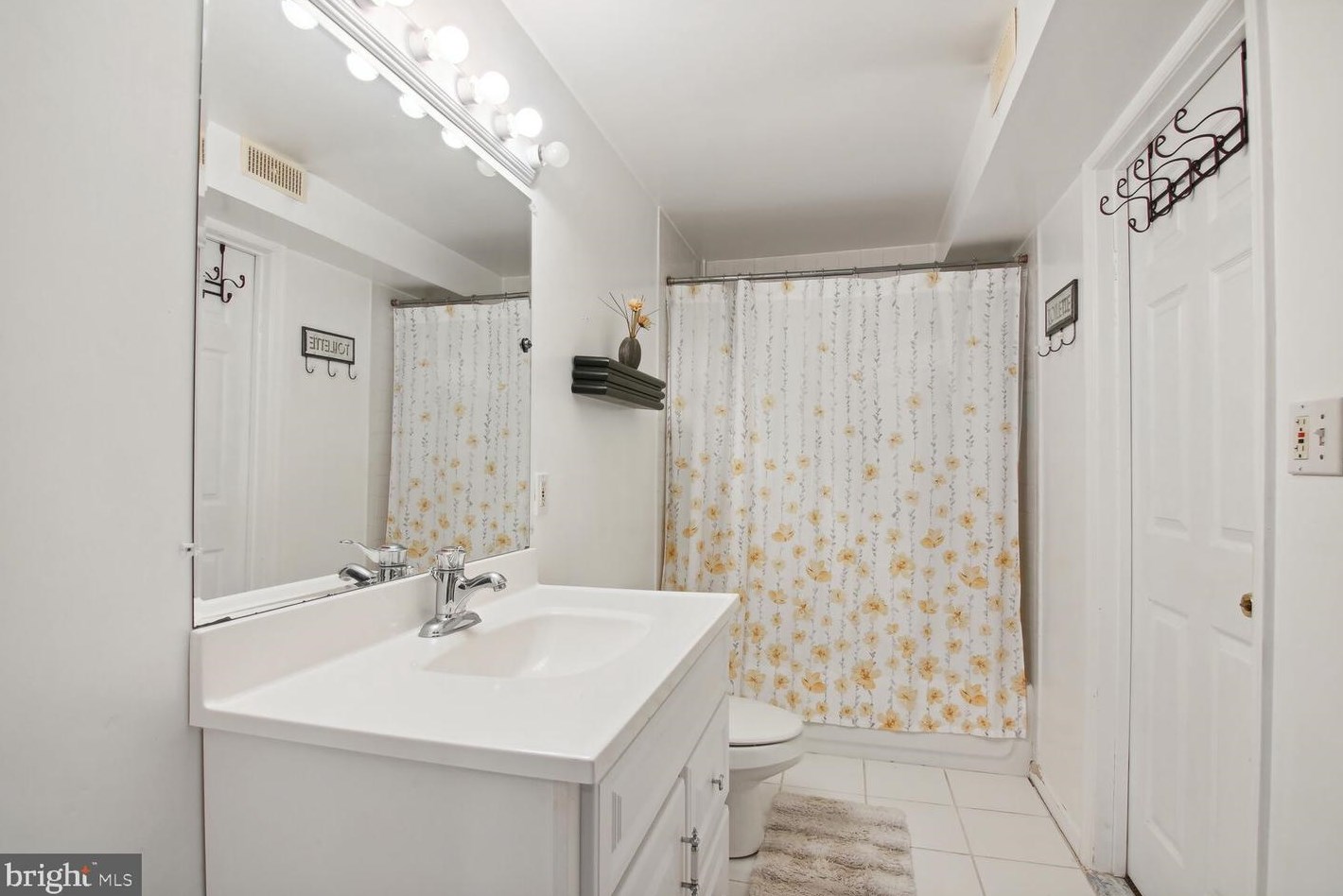 20559 Noland Woods Ct, Dulles VA  20165-3172 exterior