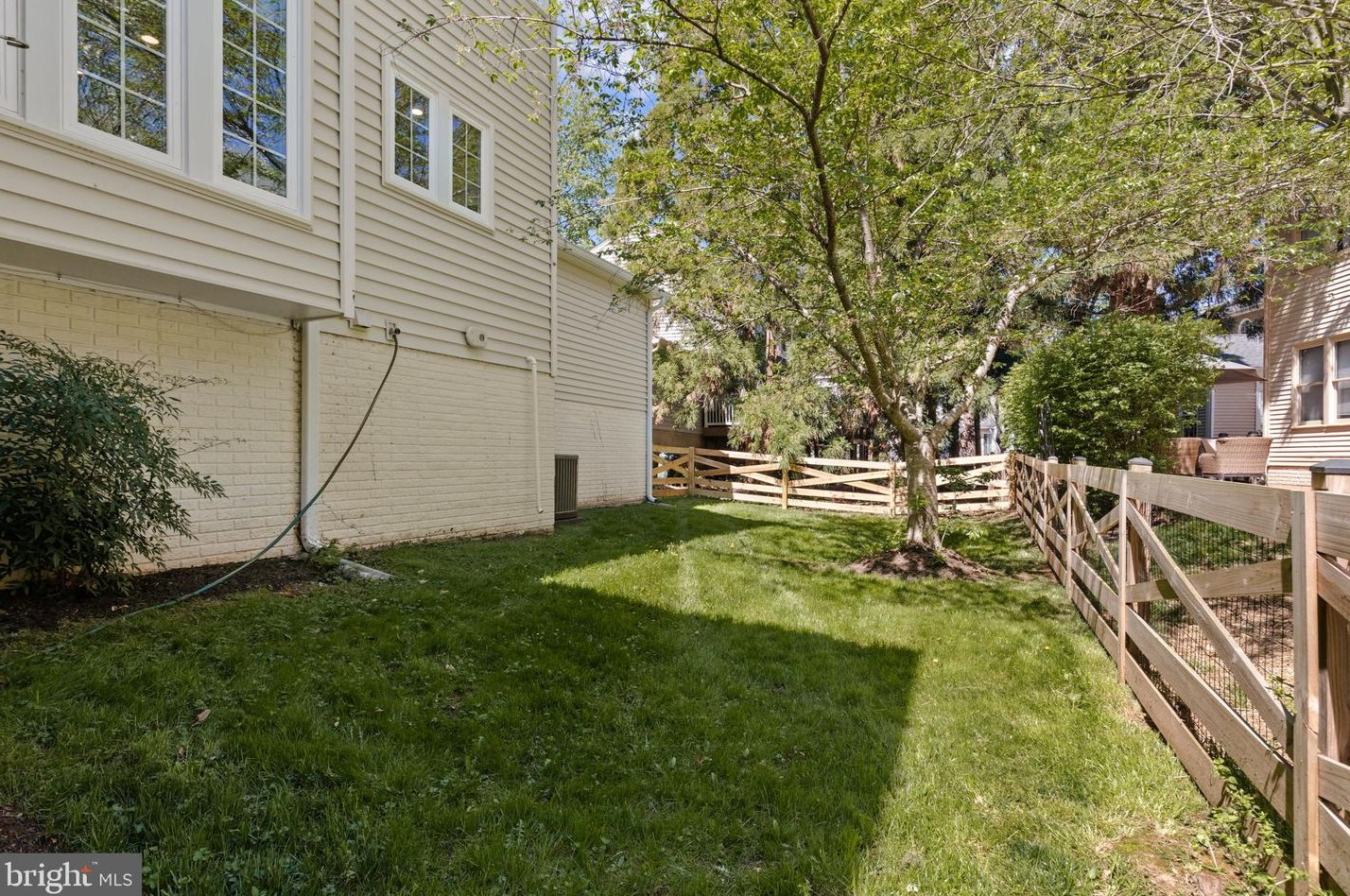 20808 Waterbeach Pl, Dulles VA  20165-7407 exterior