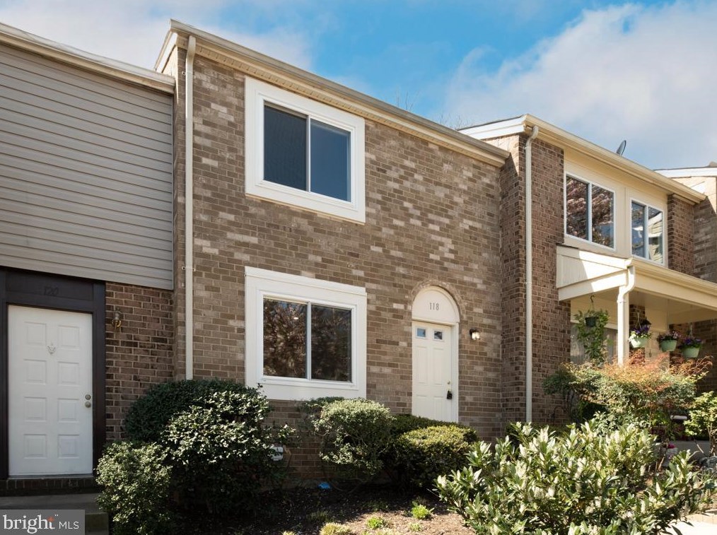 118 Hatenback Ct, Dulles, VA 20164-1415