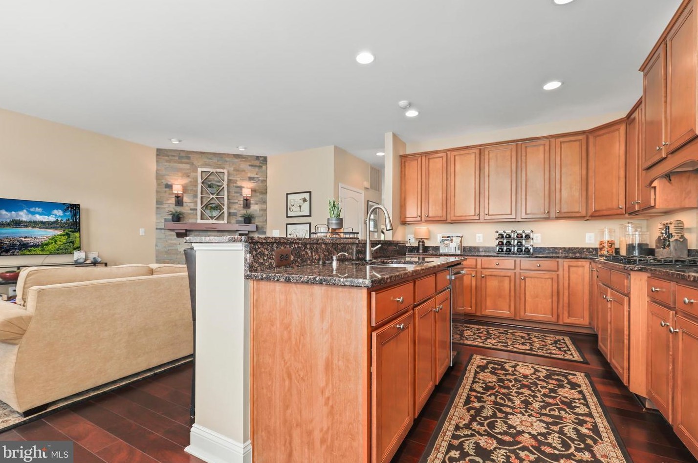 25546 Oak Medley Ter, Stone Ridge VA  20105-2665 exterior