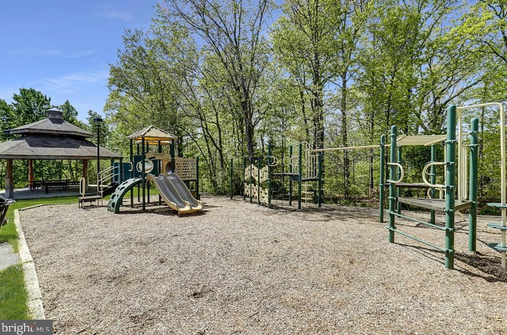 25546 Oak Medley Ter, Stone Ridge VA  20105-2665 exterior