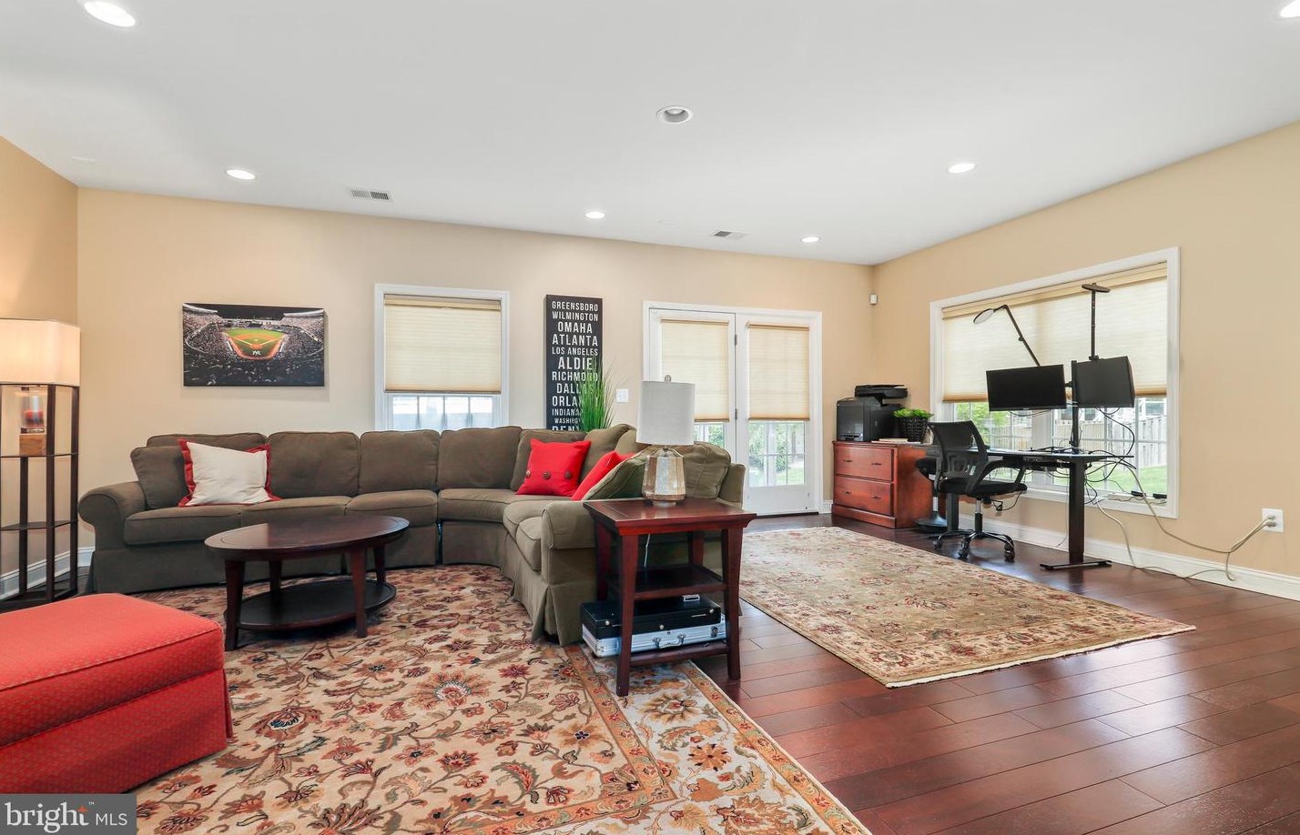 25546 Oak Medley Ter, Stone Ridge VA  20105-2665 exterior