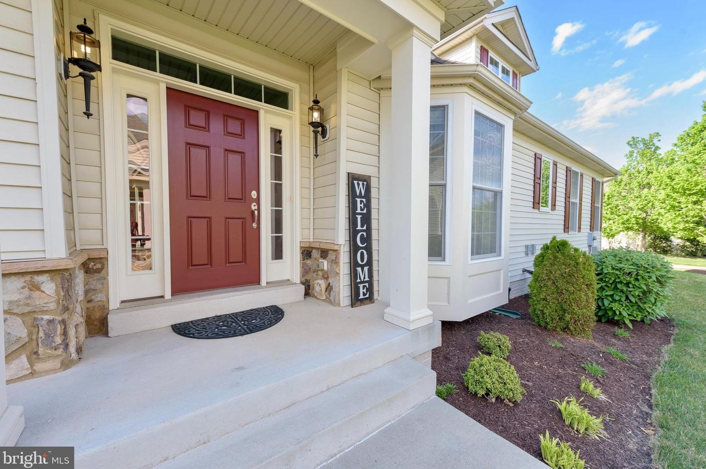 20918 Rocky Knoll Sq, Ashburn VA  20147-5687 exterior