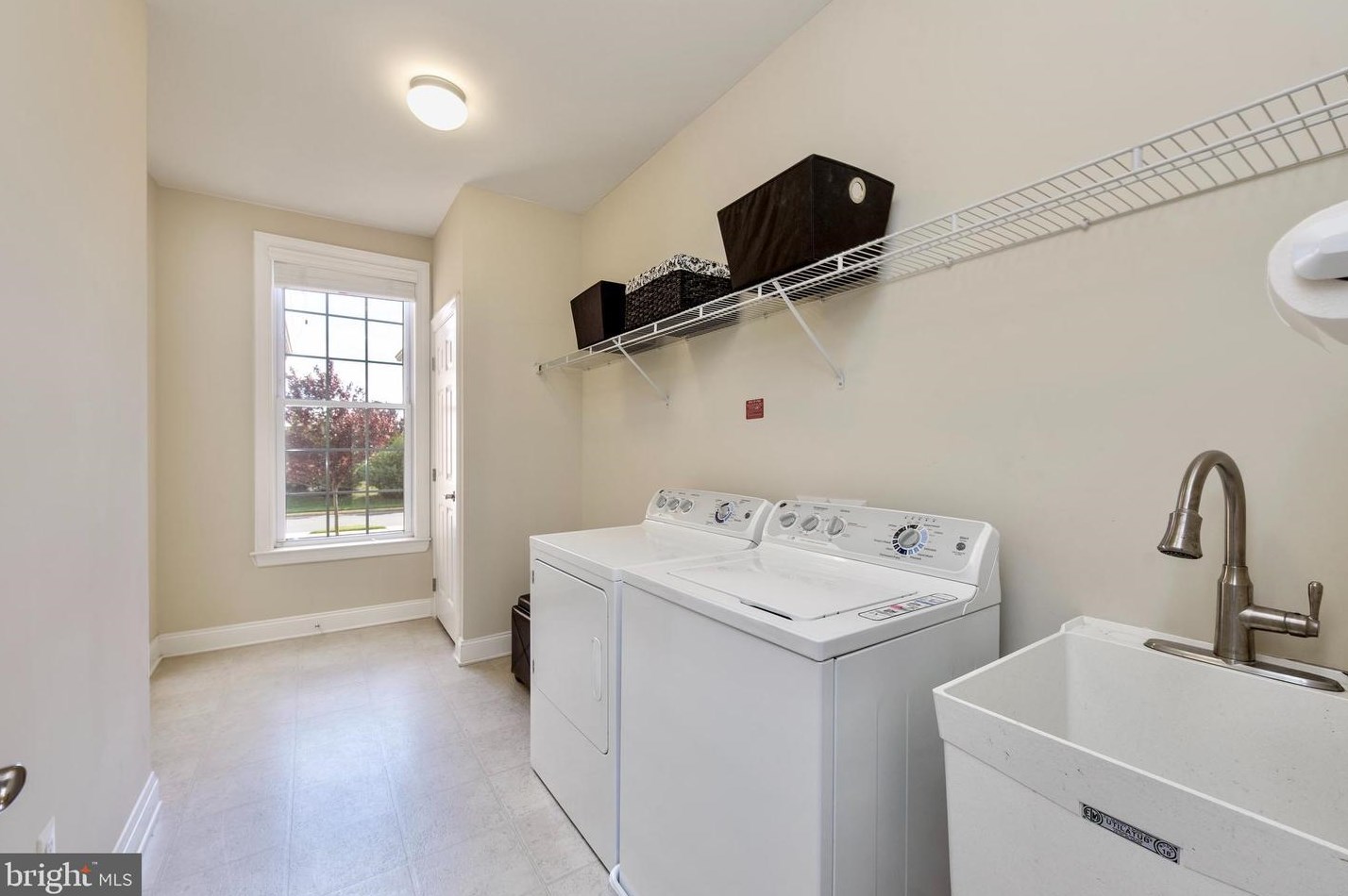 20918 Rocky Knoll Sq, Ashburn VA  20147-5687 exterior