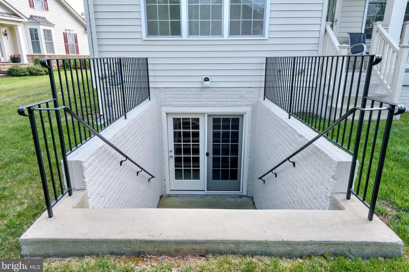 20918 Rocky Knoll Sq, Ashburn VA  20147-5687 exterior