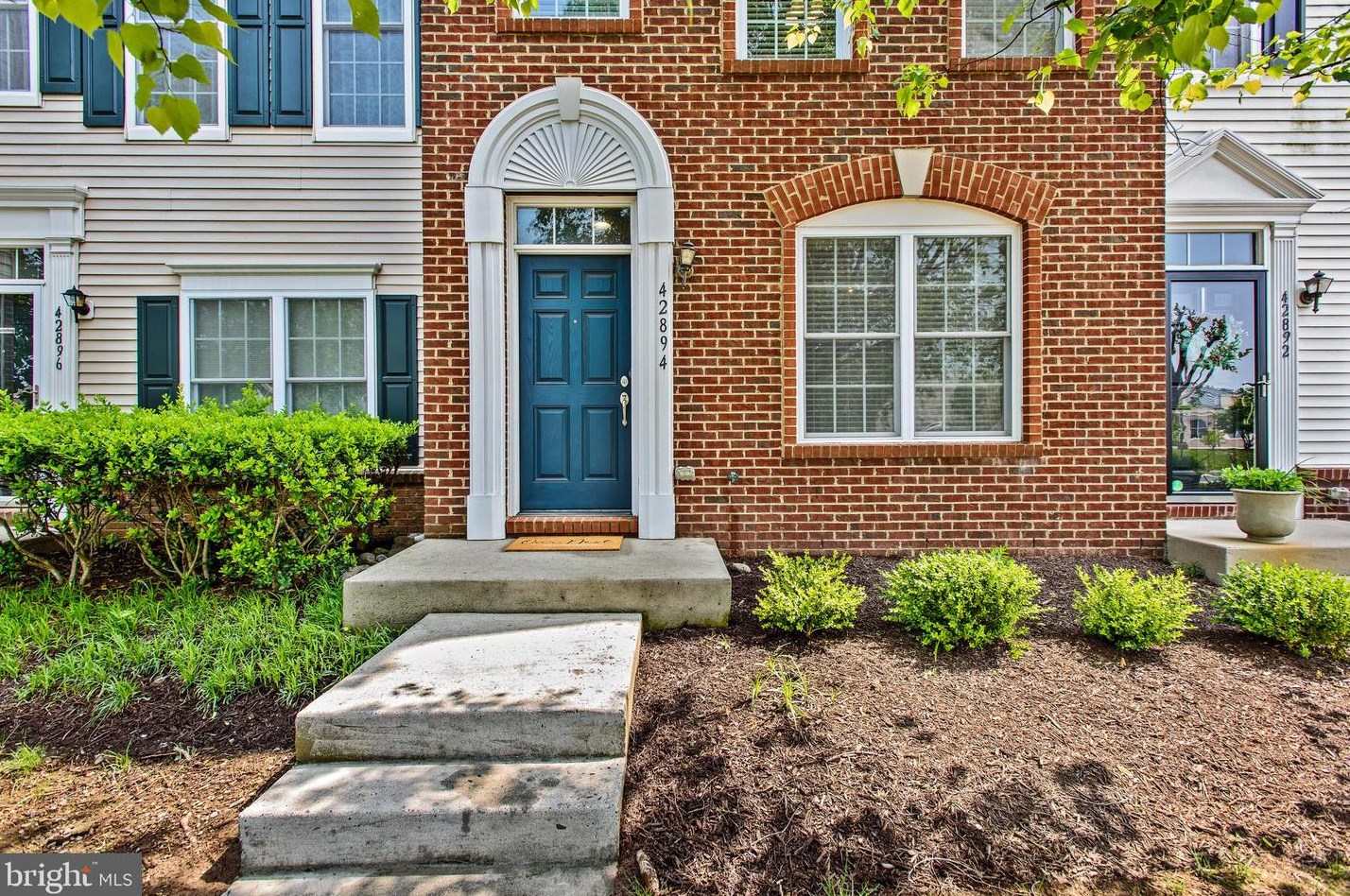 42894 Conrad Ter, Fairfax, VA 20152-6743