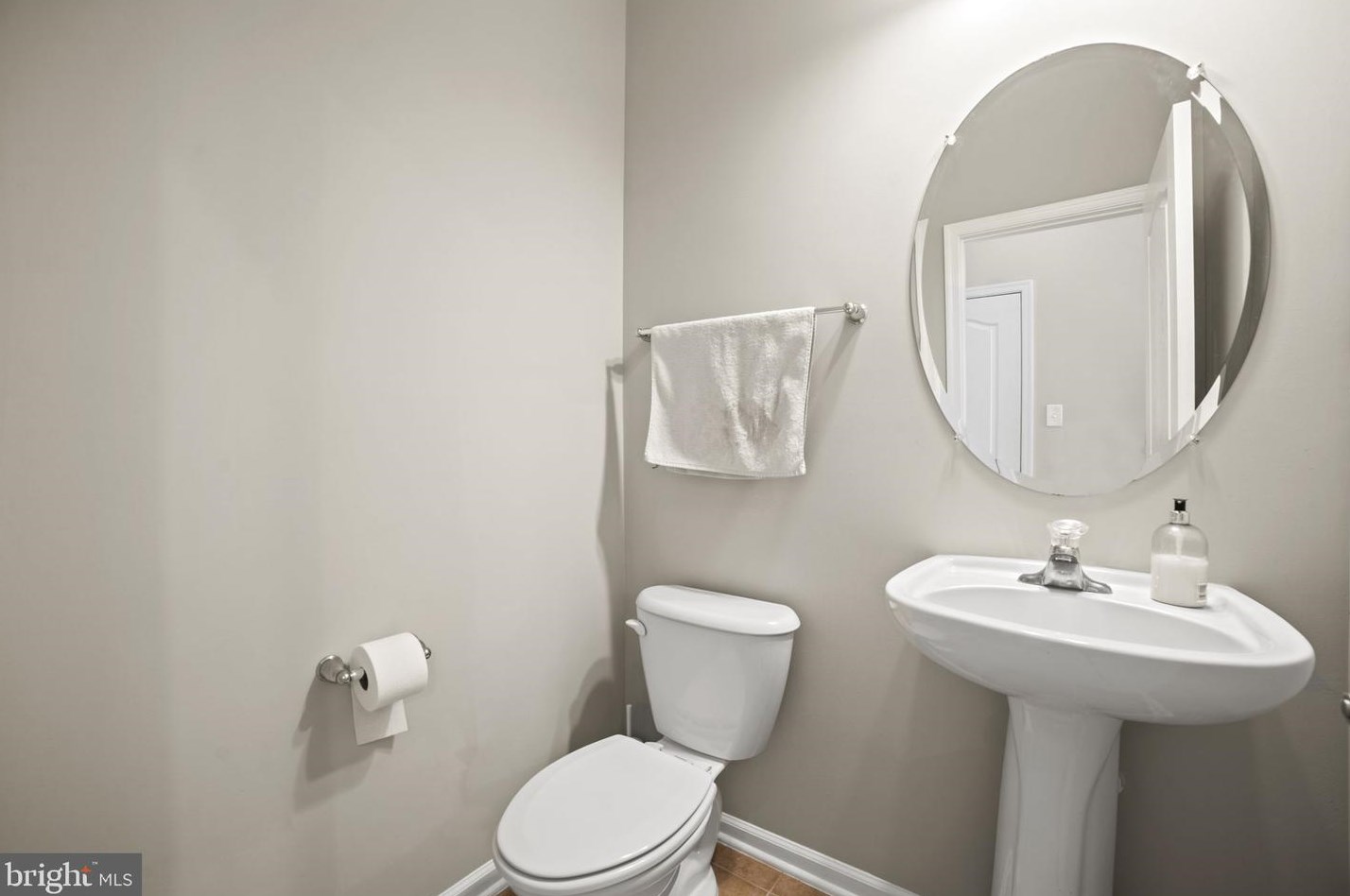 42776 Hay Rd, Ashburn VA  20147-3516 exterior