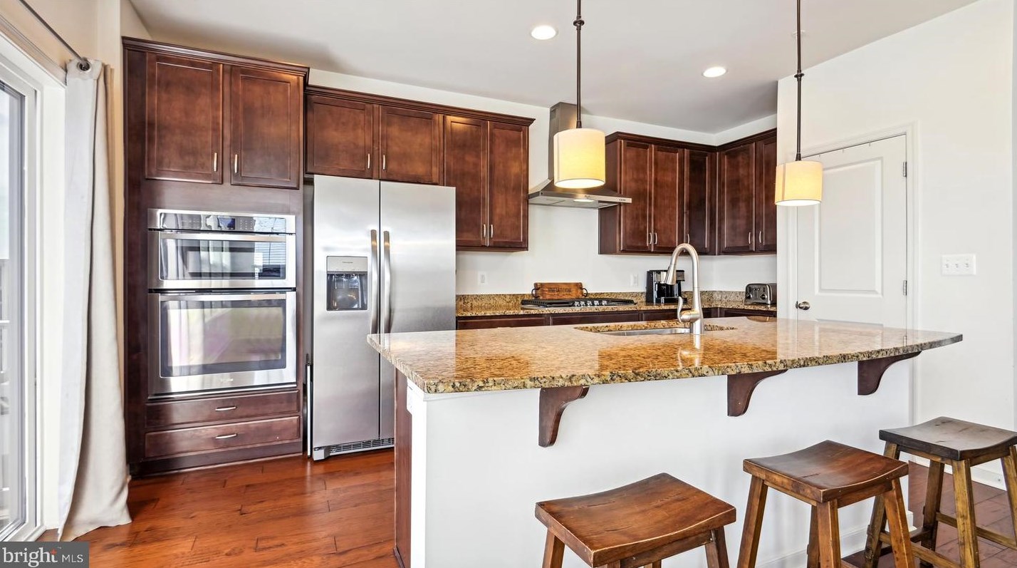 44052 Peirosa Ter, Fairfax, VA 20152