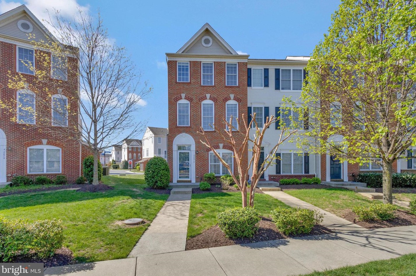 42870 Alumni Ter, Fairfax, VA 20152