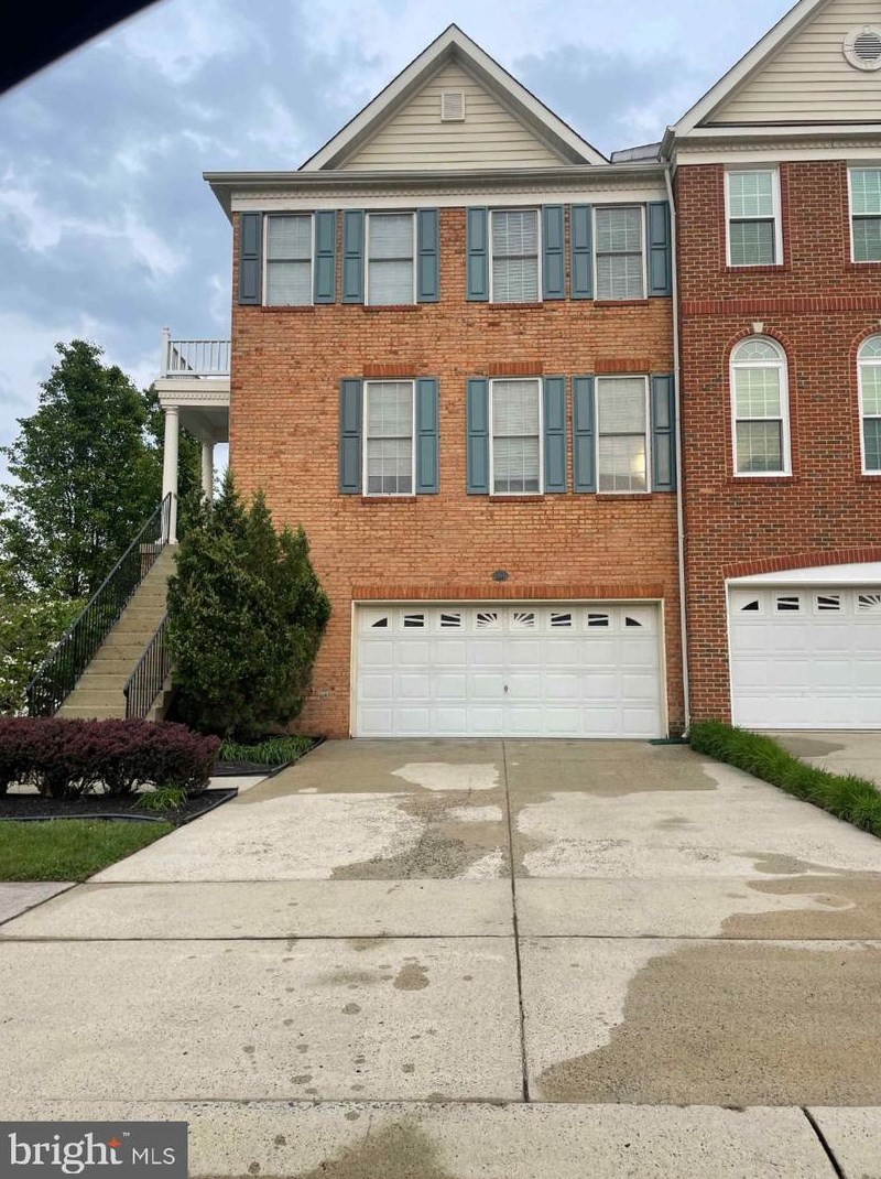 25937 Kirkwood Sq, Fairfax, VA 20152-2090