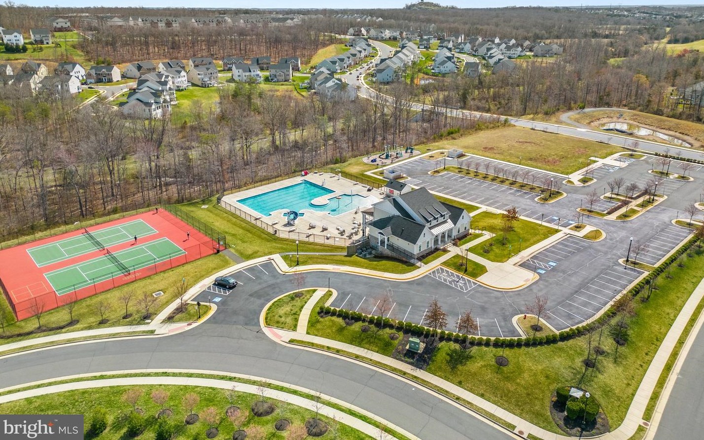 25849 Racing Sun Dr, Stone Ridge VA  20105-5838 exterior