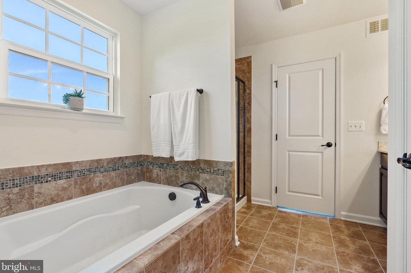 25849 Racing Sun Dr, Stone Ridge VA  20105-5838 exterior