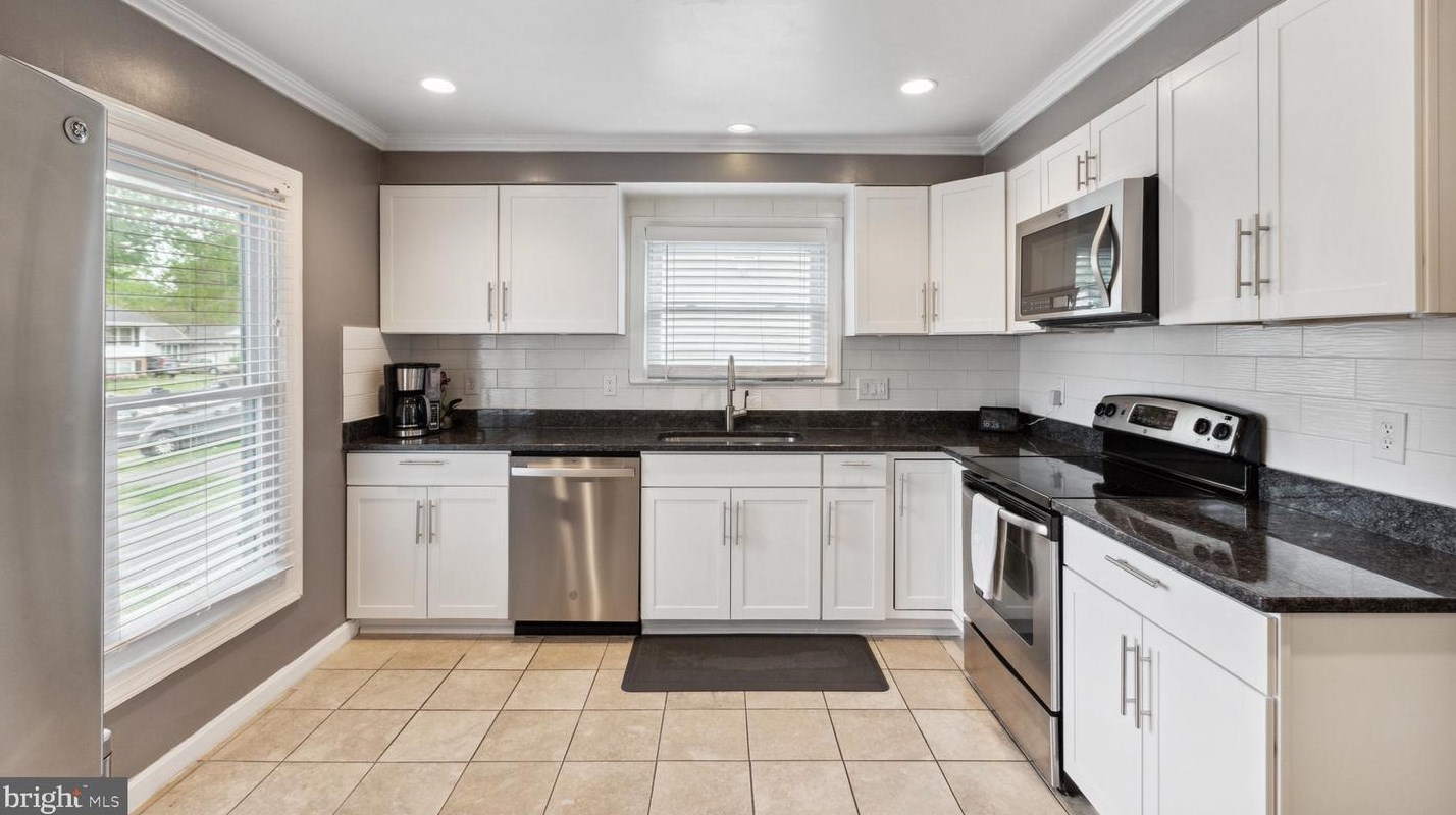 107 Johnson Rd, Dulles, VA 20164-2625