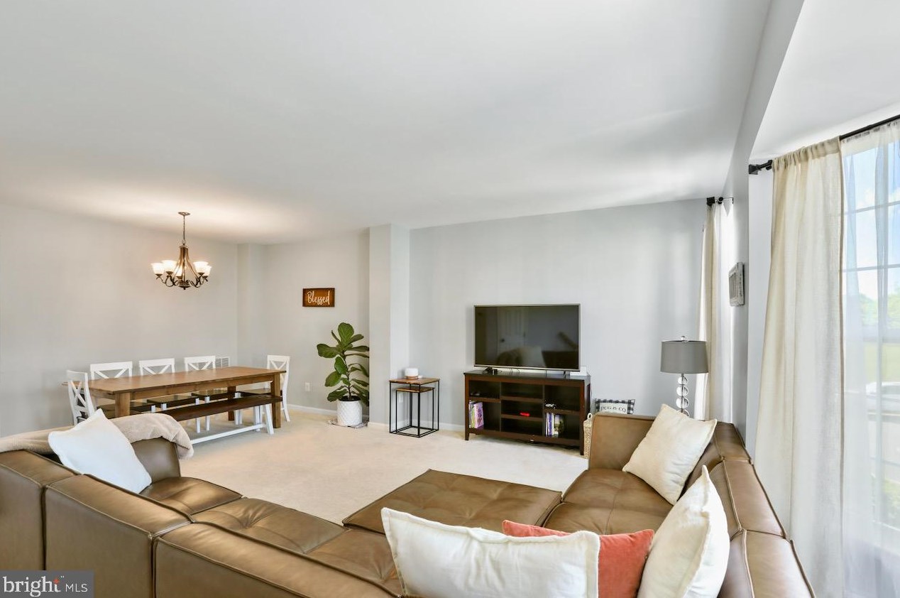 43534 Gabriel Sq, Fairfax, VA 20152-2552