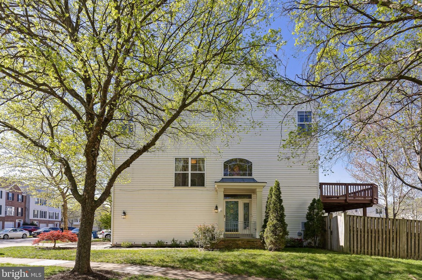 42847 Golf View Dr, Fairfax, VA 20152