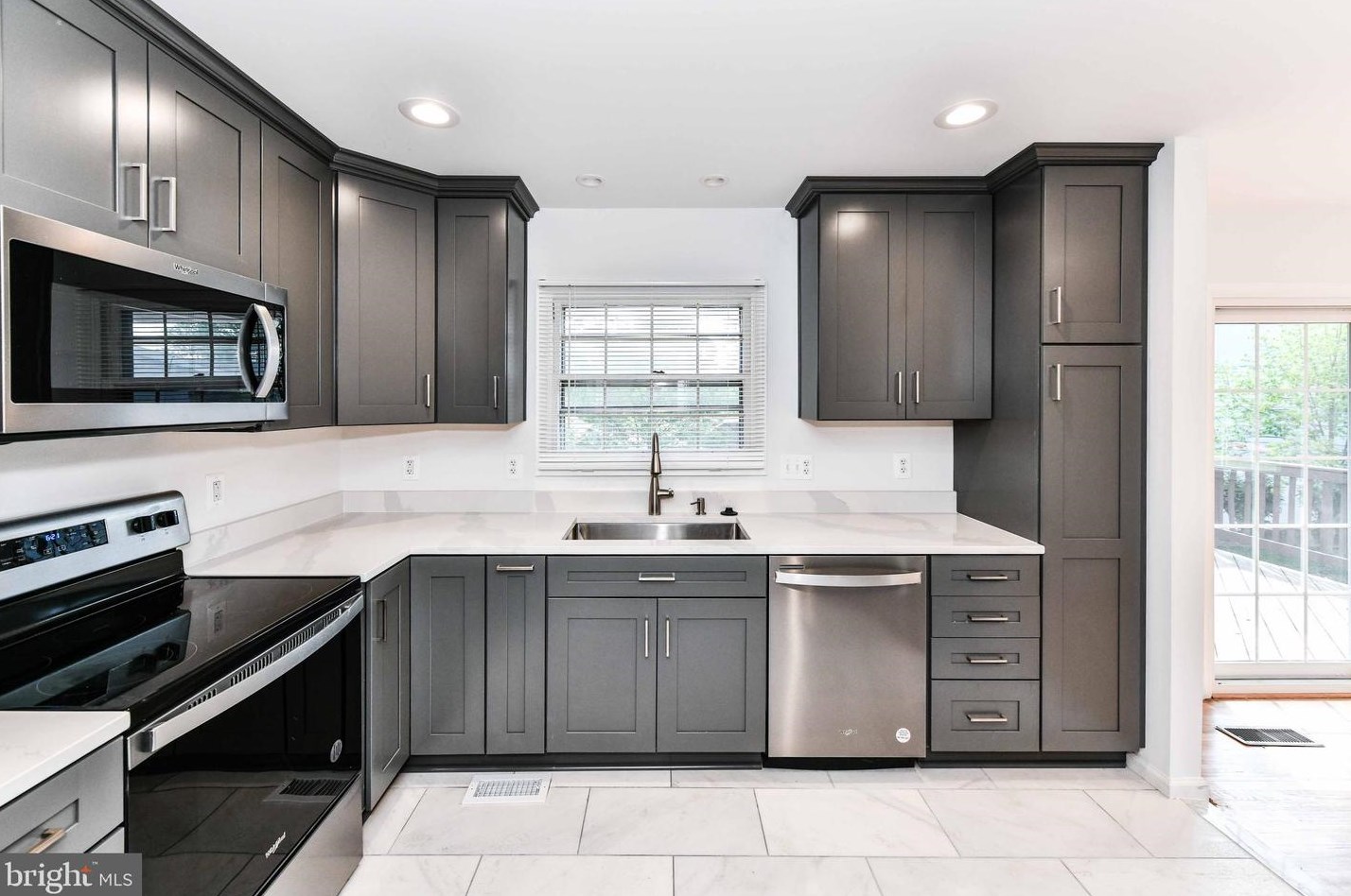 1020 Hoga Rd, Dulles VA  20164-5109 exterior