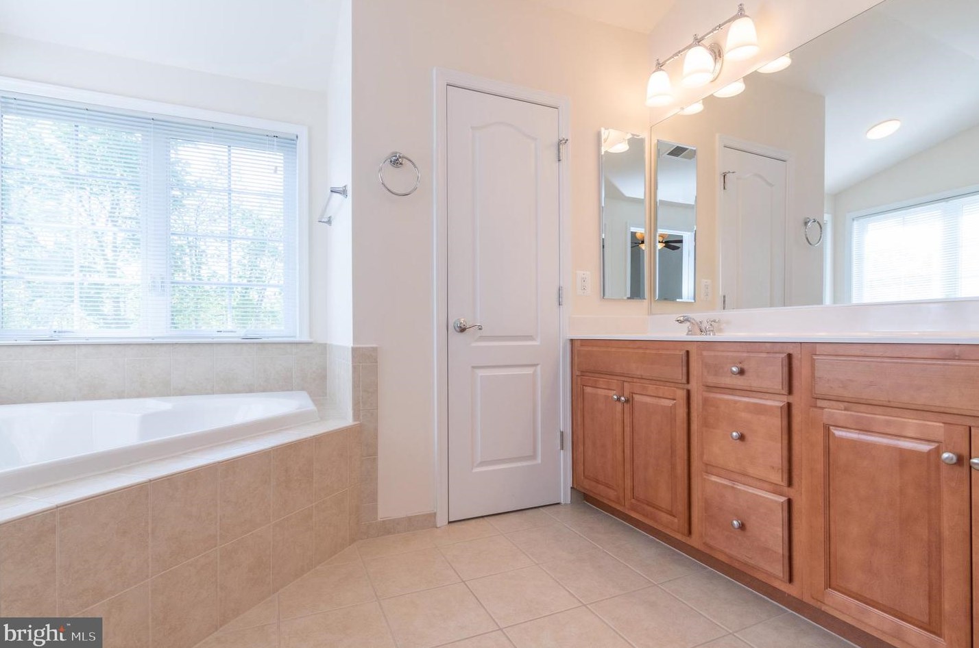 41997 Bushclover Ter, Stone Ridge, VA 20105-5632