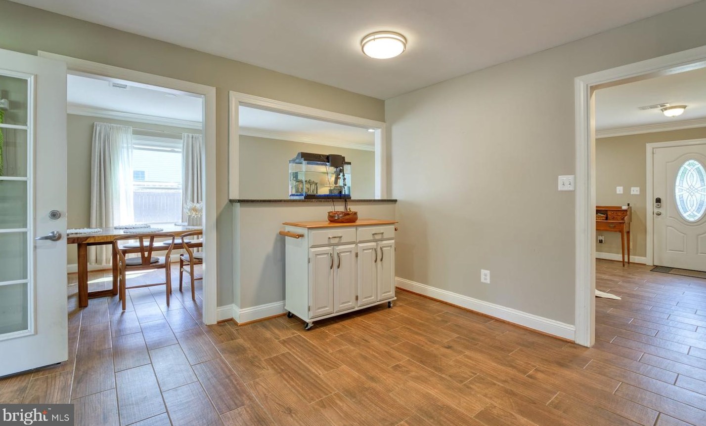 102 Harrison Rd, Dulles VA  20164-2716 exterior