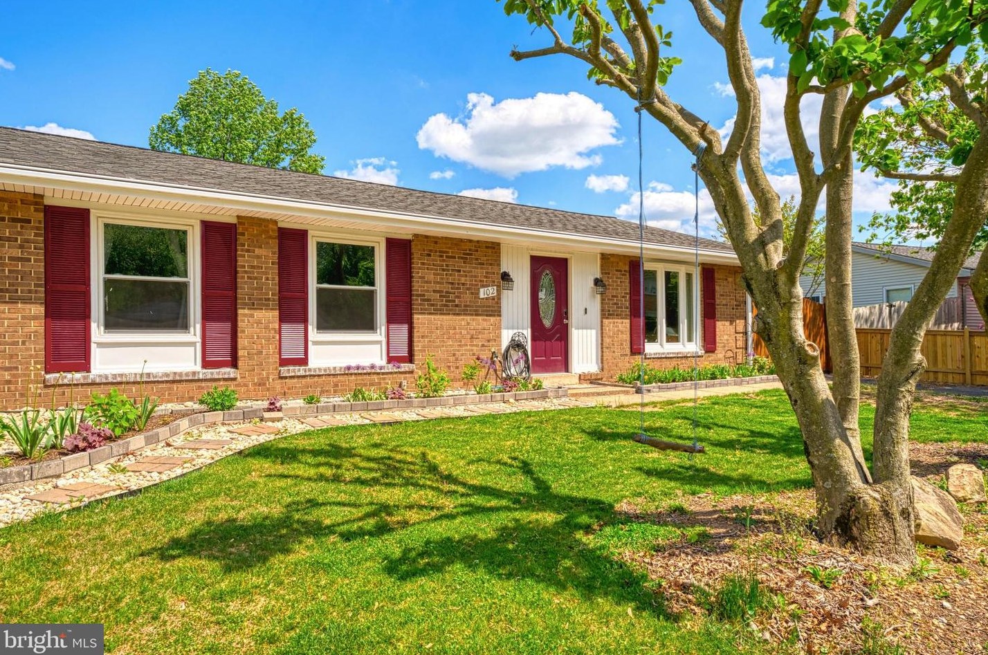 102 Harrison Rd, Dulles VA  20164-2716 exterior