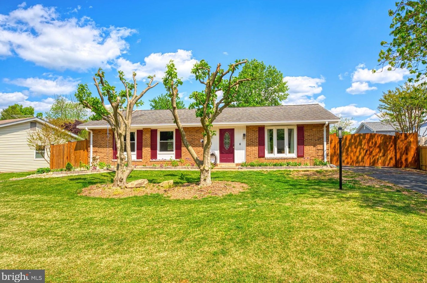 102 S Harrison Rd, Dulles, VA 20164