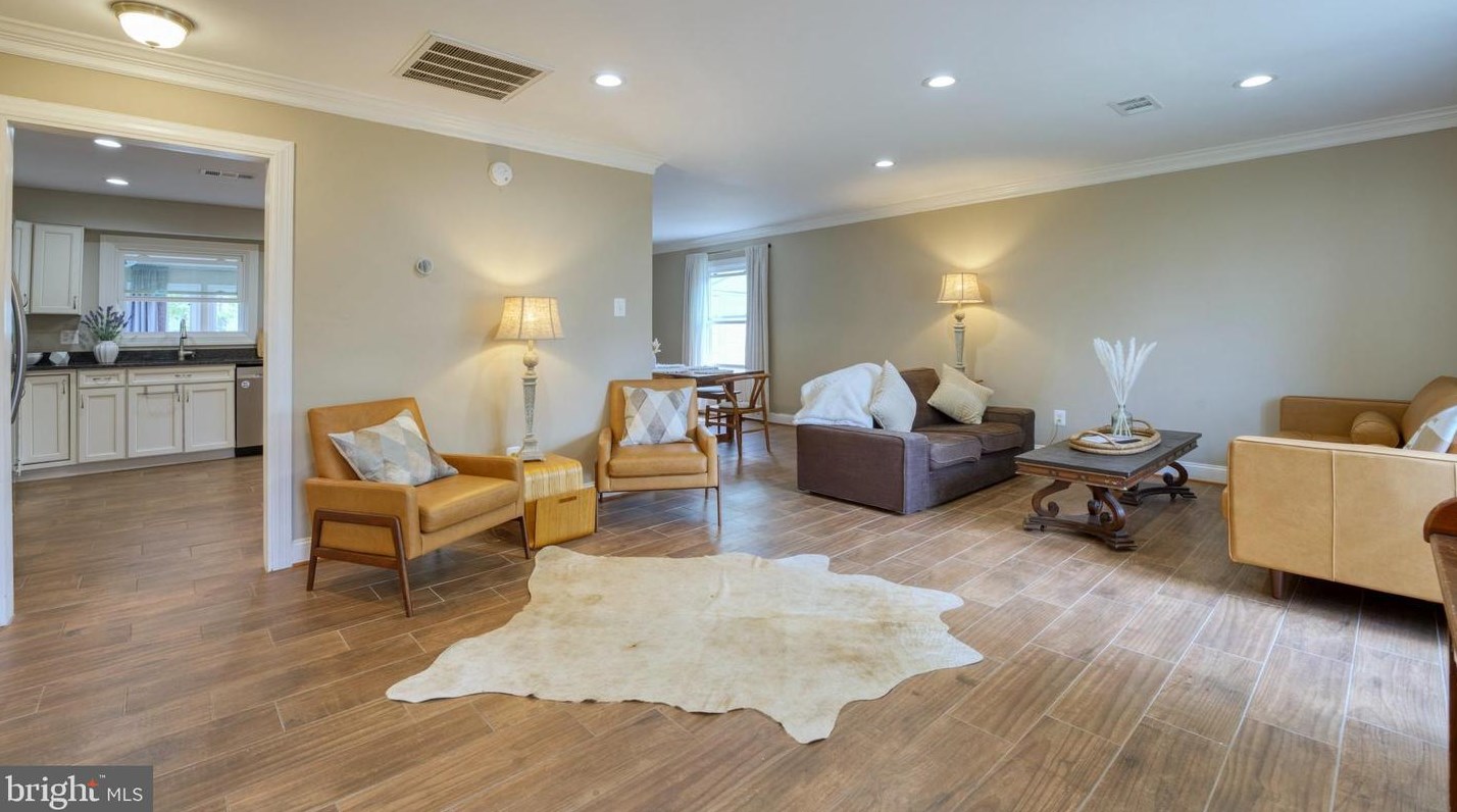 102 Harrison Rd, Dulles VA  20164-2716 exterior