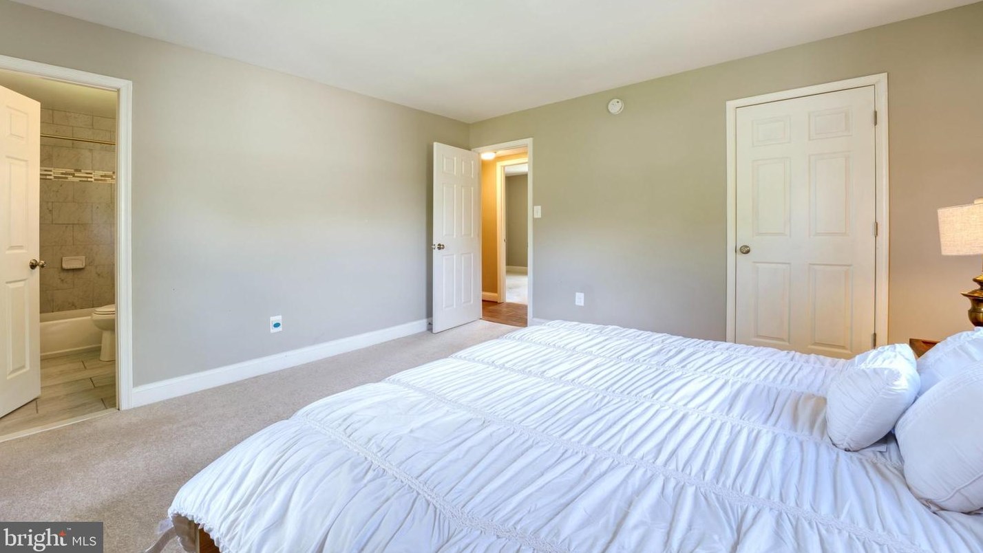 102 Harrison Rd, Dulles VA  20164-2716 exterior