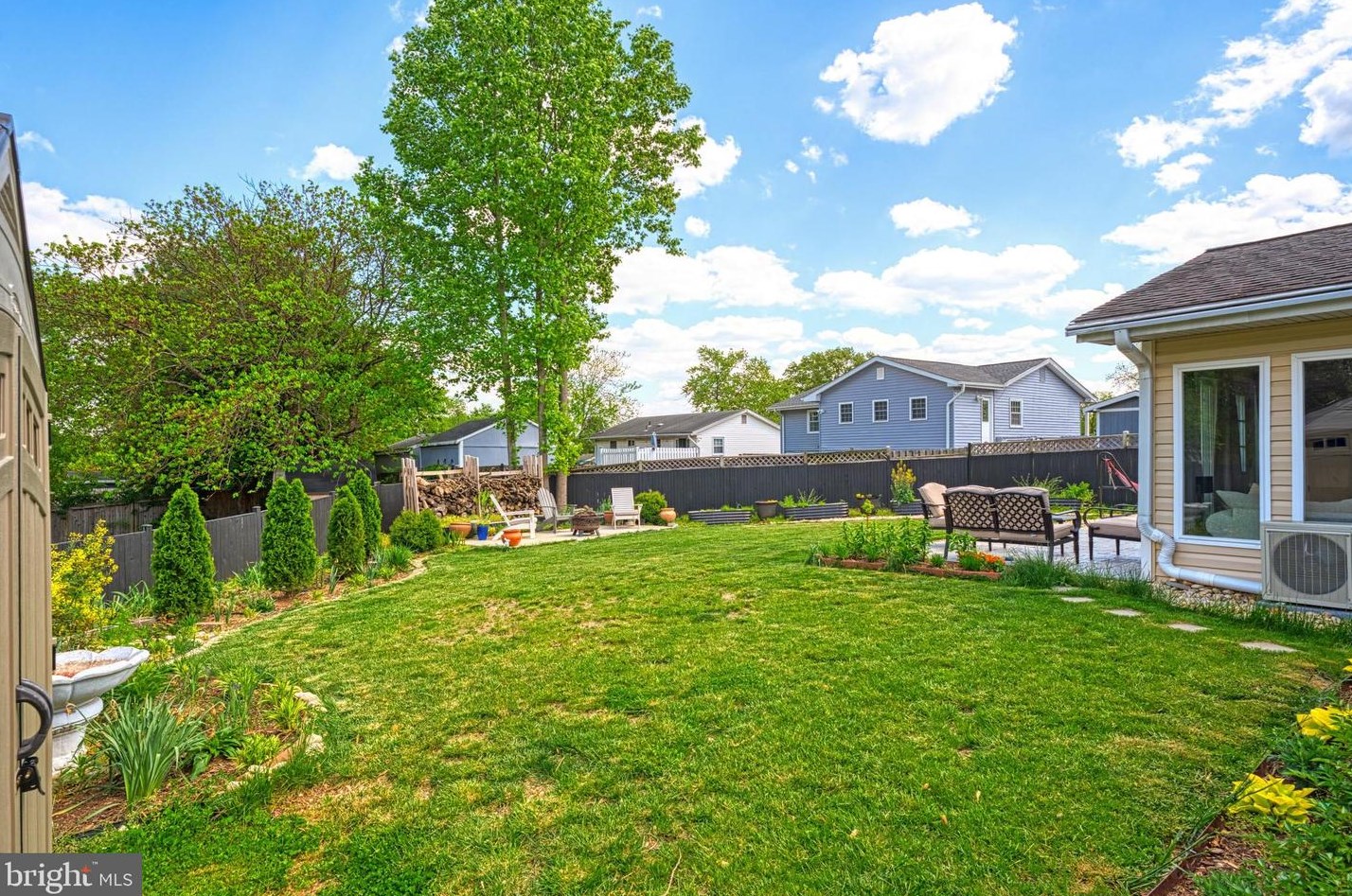 102 Harrison Rd, Dulles VA  20164-2716 exterior