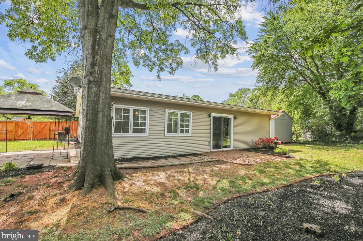 1007 W Gum Ct, Dulles, VA 20164