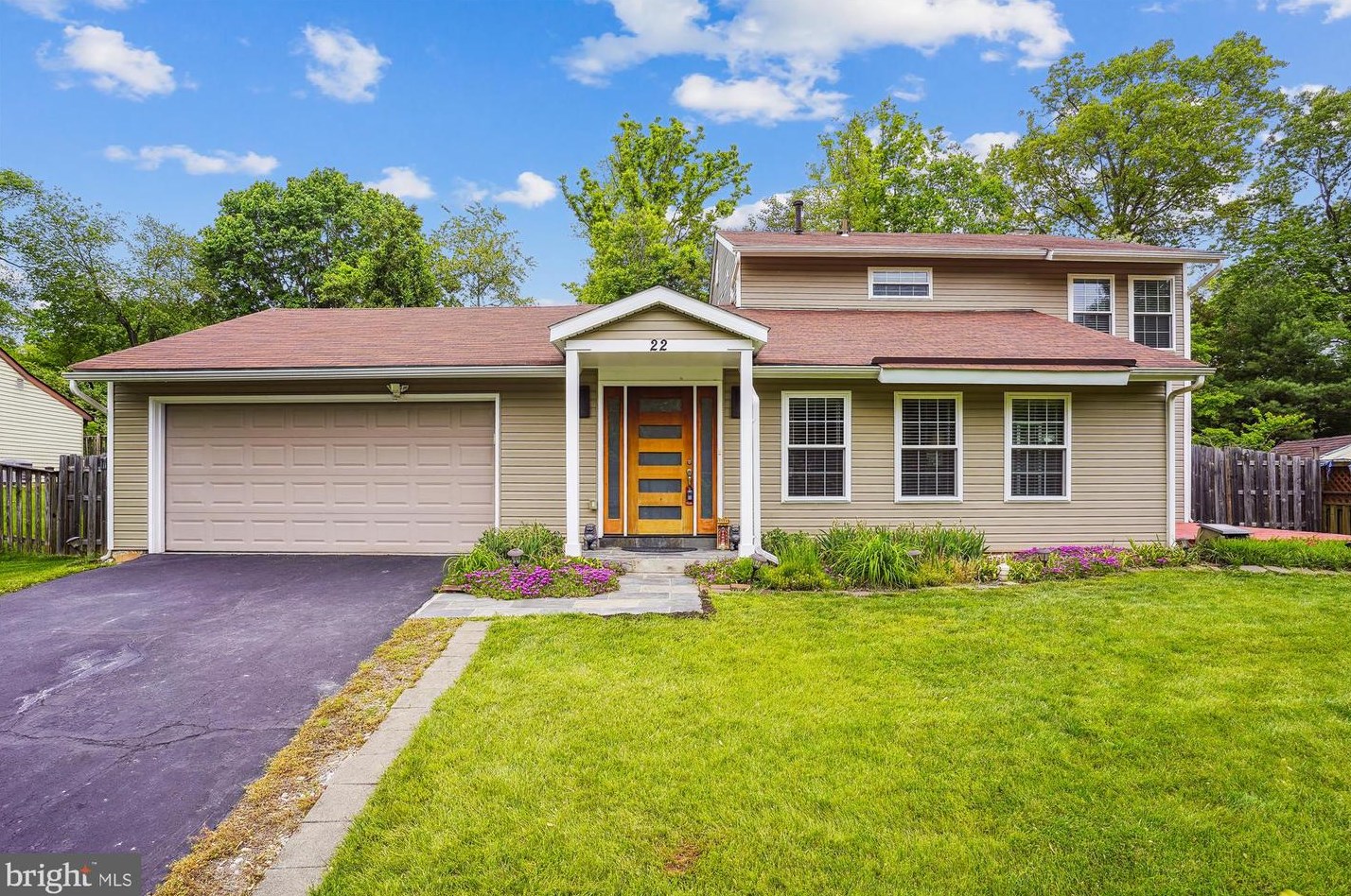 22 Running Brook Ln, Dulles, VA 20164-1168