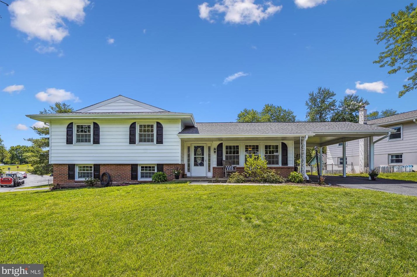 804 Roanoke Rd, Dulles, VA 20164-3318