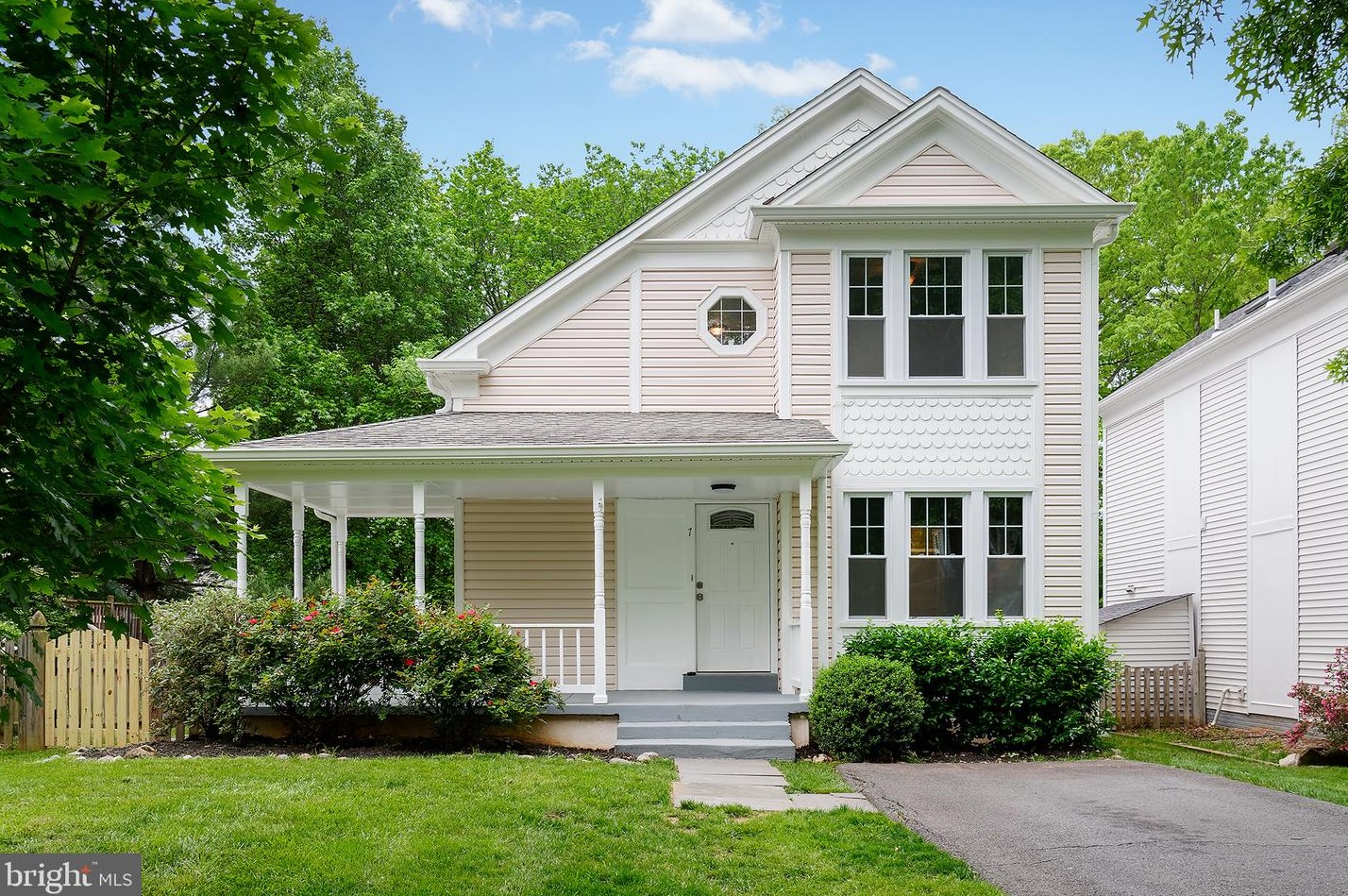7 Oakdale Ct, Dulles VA  20165-5642 exterior