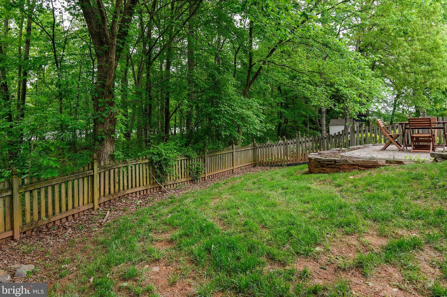 7 Oakdale Ct, Dulles VA  20165-5642 exterior