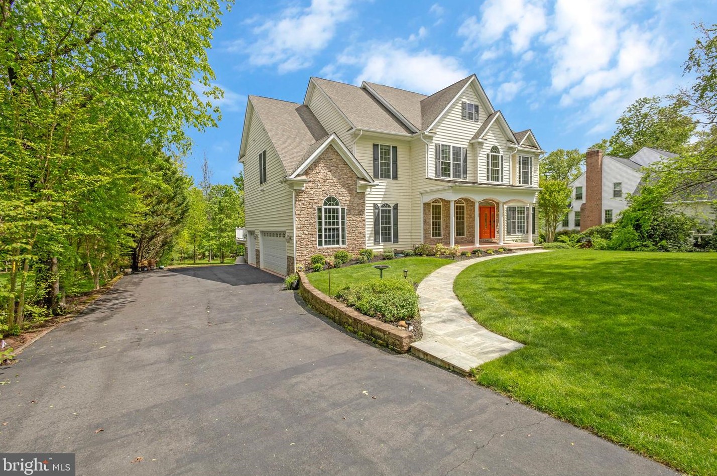 19834 Smith Cir, Ashburn, VA 20147