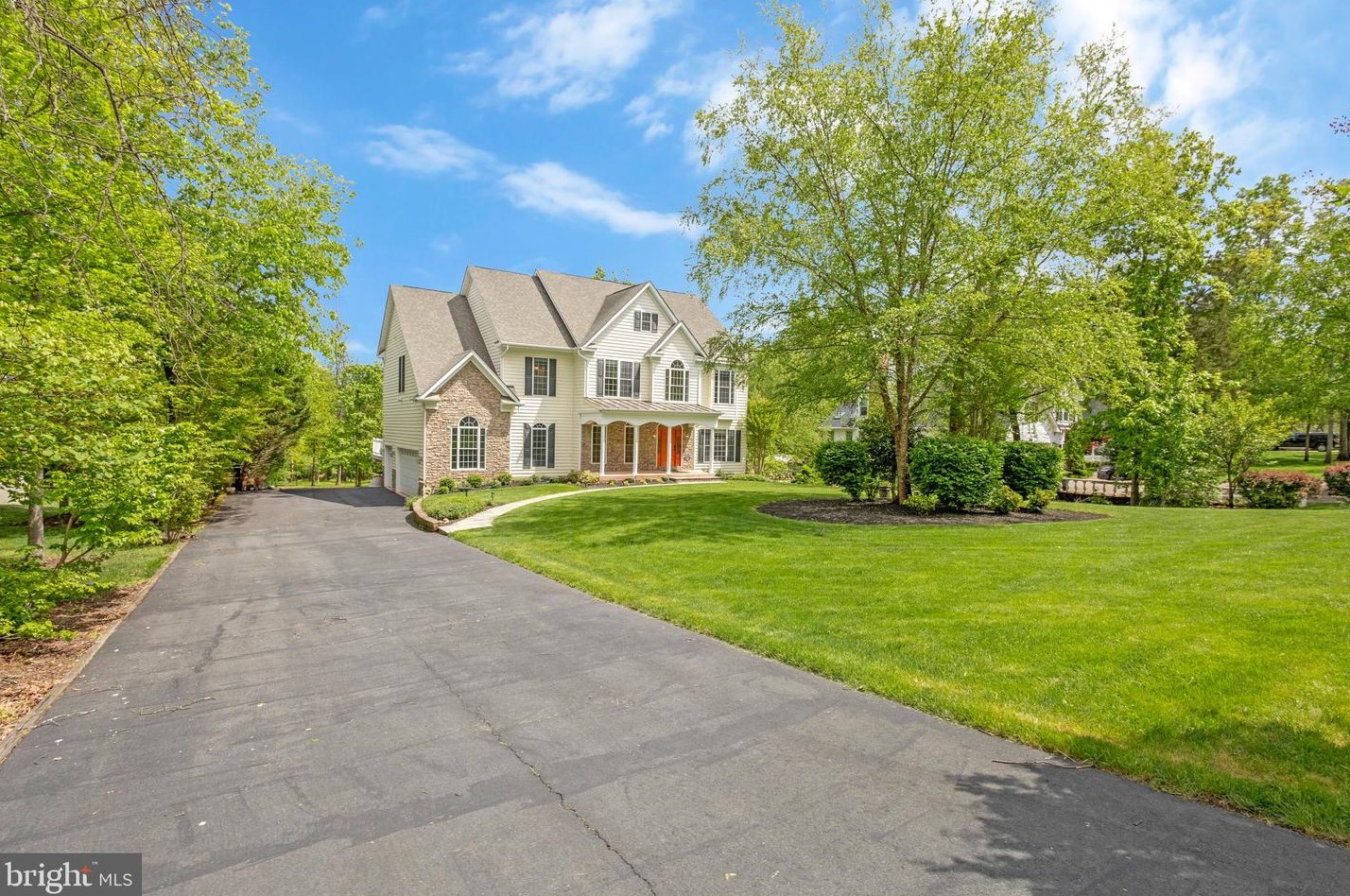 19834 Smith Cir, Ashburn VA  20147-2506 exterior