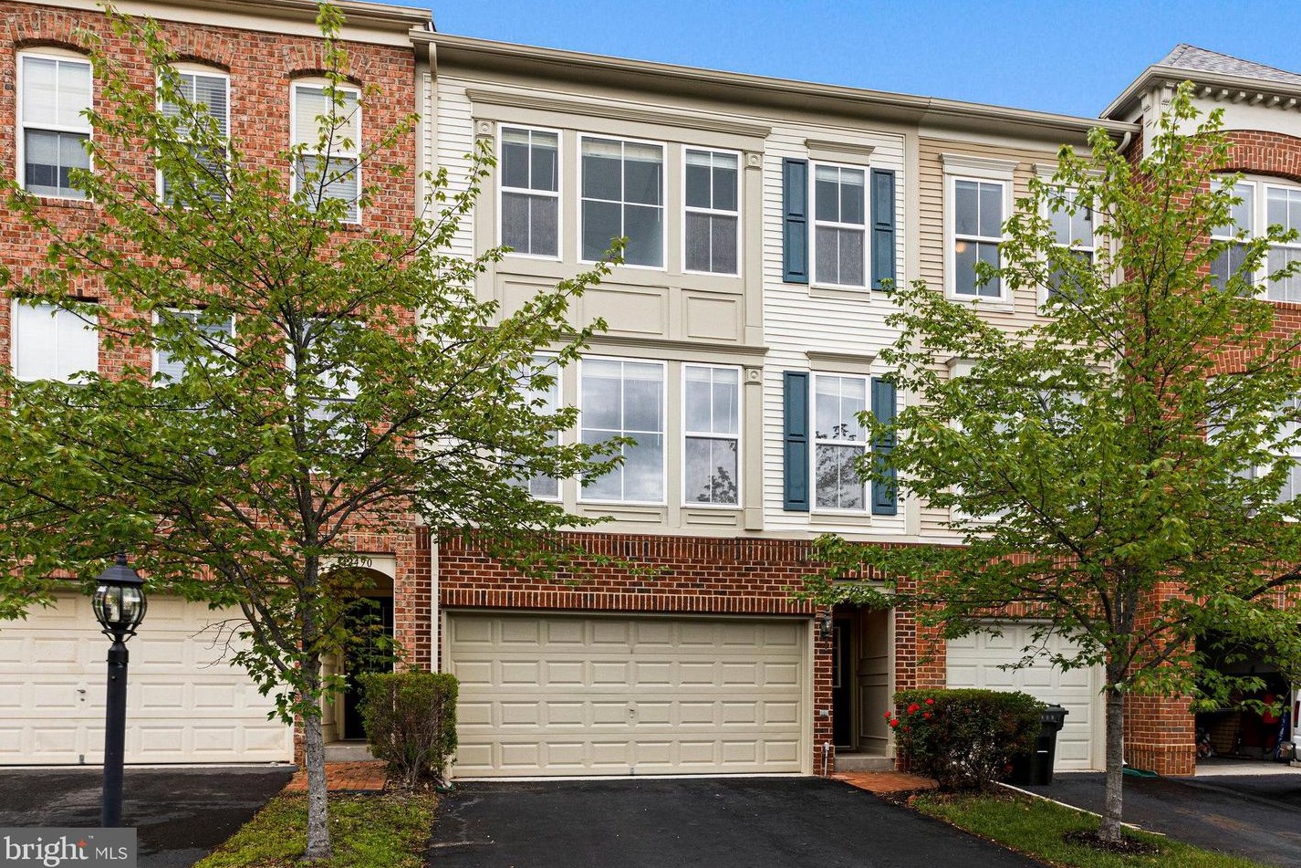 42492 Regal Wood Dr, Ashburn, VA 20148