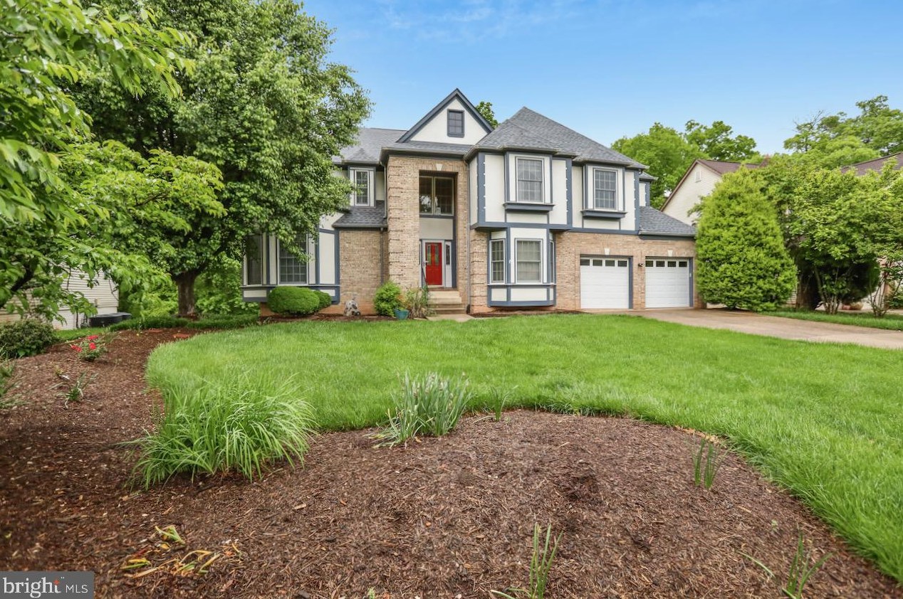 77 Rutherford Cir, Dulles, VA 20165-6225