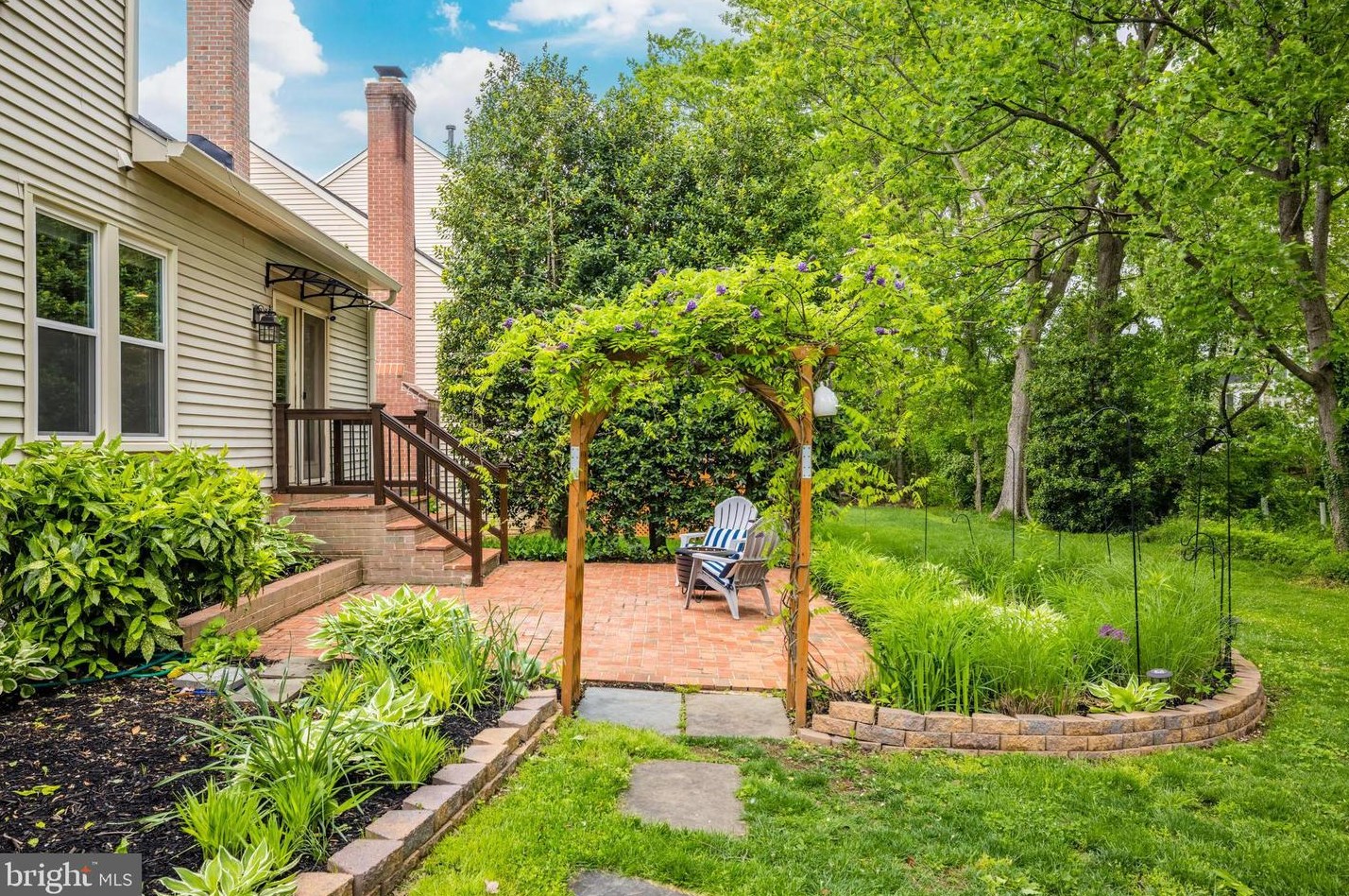 47740 League Ct, Dulles VA  20165-7416 exterior