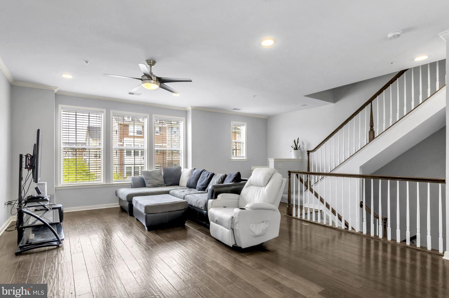 44093 Vaira Ter, Fairfax, VA 20152-6116